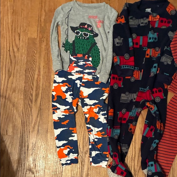 Carter's and Joe Fresh Kids Pajama Sets - Gray, Navy, Orange - Picture 8 of 11